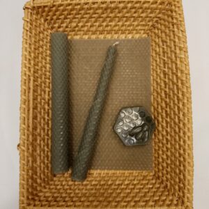 Lahtisen mehiläisvahakynttilälevy, Saven vihreä